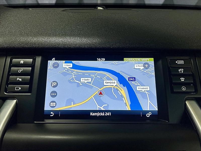 Land Rover Discovery TD4 180k 4WD, KAMERA, NAVI, 7S - fotka 14 z 24