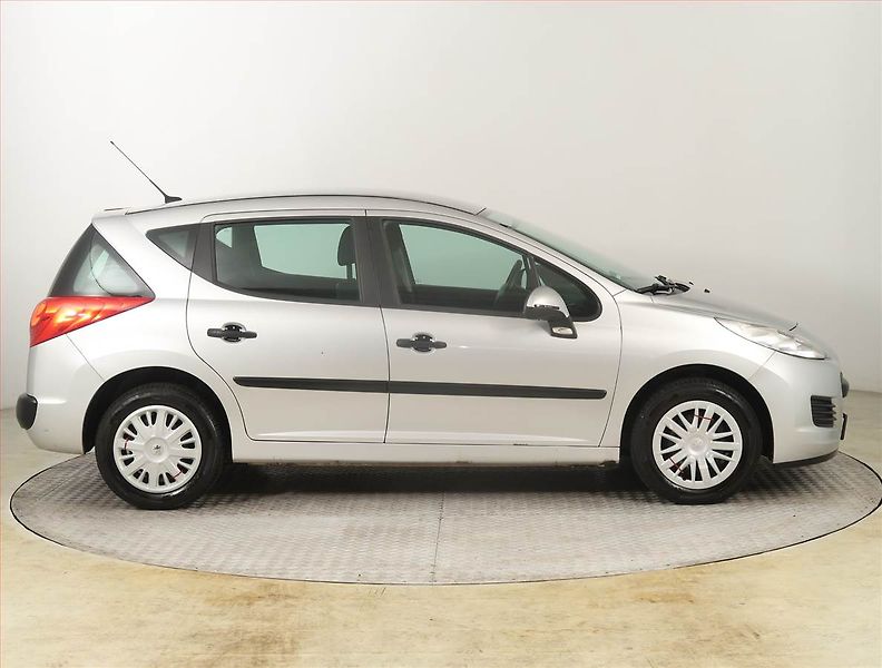 Peugeot 207 (2011) 1.4, po STK, zamluveno - fotka 6 z 15