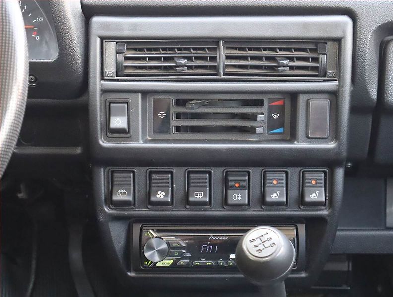 Lada Niva (2017) Urban 1.7 i, 4X4, Serv.kniha - fotka 12 z 13