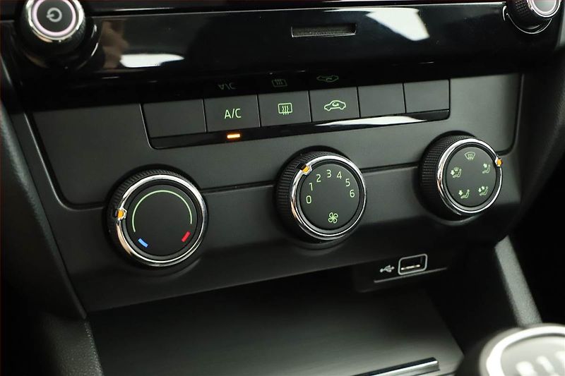 Škoda Octavia (2020) Ambition 1.5 TSI, ČR,1.maj - fotka 12 z 15