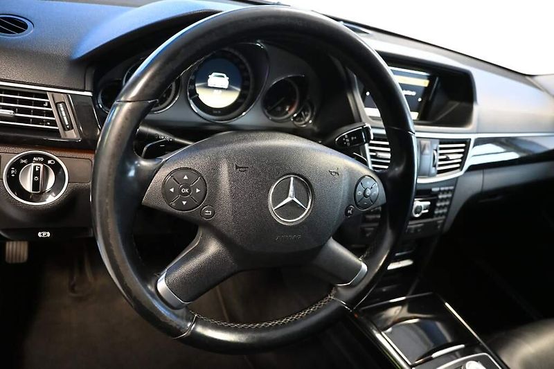 Mercedes-Benz Třídy E (2012) 2.2 220 T 7G-TRONIC Avantgarde - fotka 14 z 30