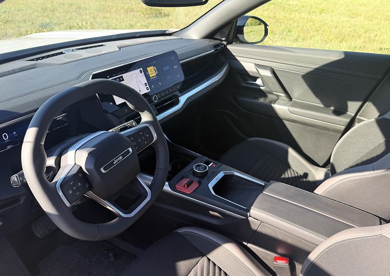 Jeep Compass (2026) Altitude e-hybrid 145k - fotka 9 z 14
