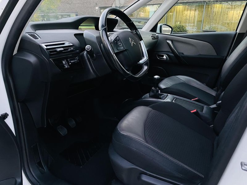 Citroën Grand C4 Picasso 2.0HDi MANUÁL 7MÍST KAMERY 360 - fotka 29 z 52