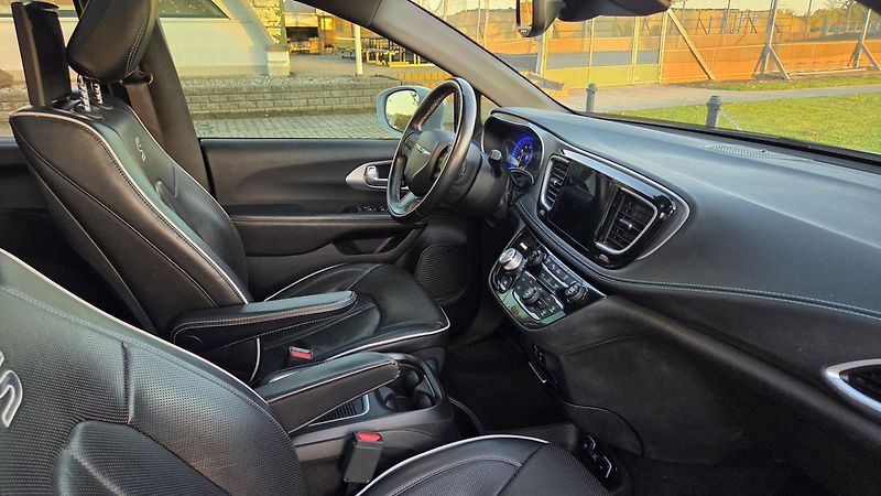 Chrysler Pacifica 3,6L 211 kW,Limited 7 míst,LPG - fotka 12 z 48