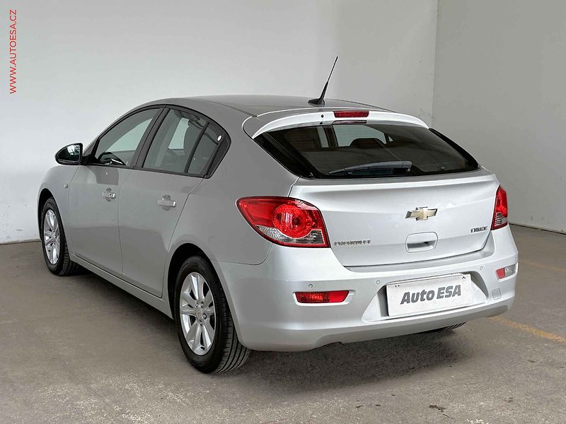 Chevrolet Cruze (2013) 1.4i, Navi, autoAC - fotka 6 z 14