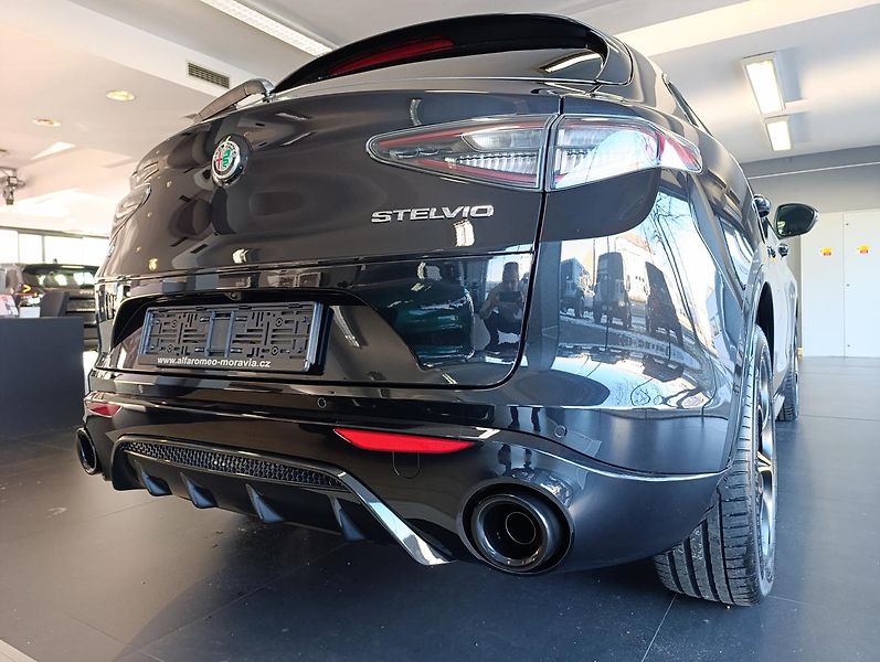 Alfa Romeo Stelvio Intensa 2,0Turbo 280k AWD - fotka 6 z 26