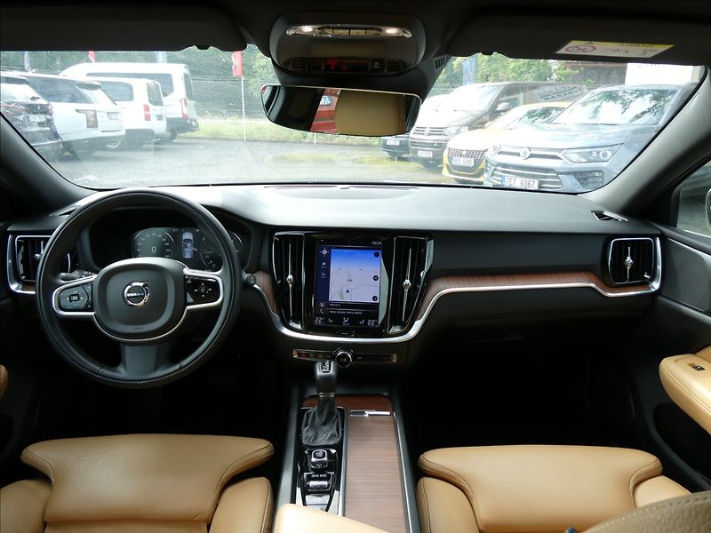 Volvo V60 2,0 D3 AWD Inscription,DPH,ČR - fotka 27 z 41