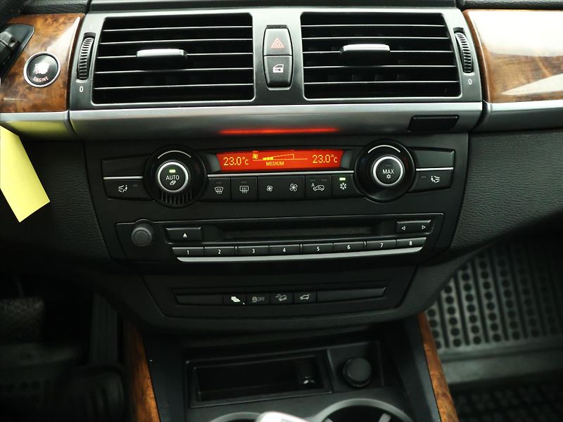 BMW X5 3,0 D 180KW PANORAMA TAŽNÉ - fotka 22 z 29