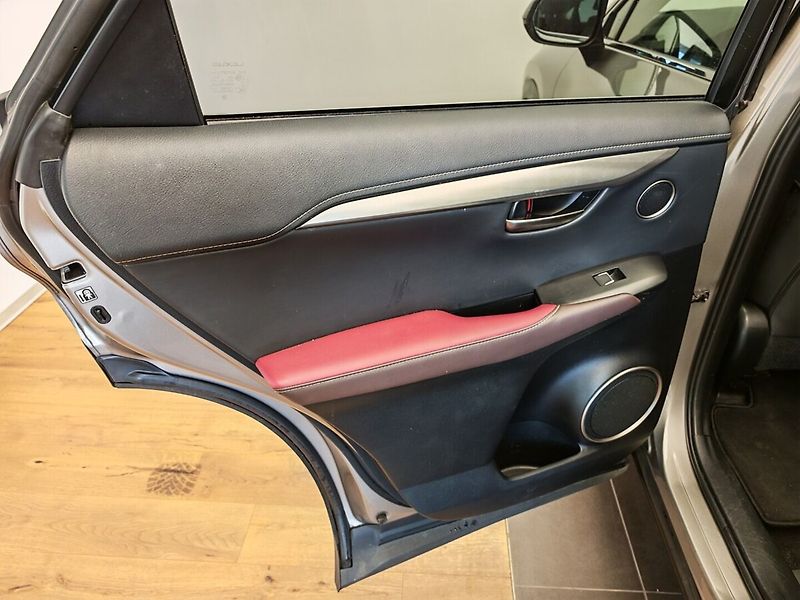 Lexus NX 300h 300h AWD PRESTIEGE SAFETY - fotka 23 z 43