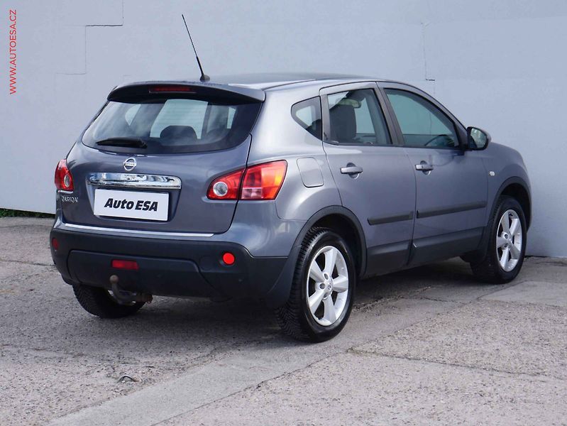 Nissan Qashqai (2008) 1.6 16V, AC, TZ, park.čidla - fotka 6 z 15