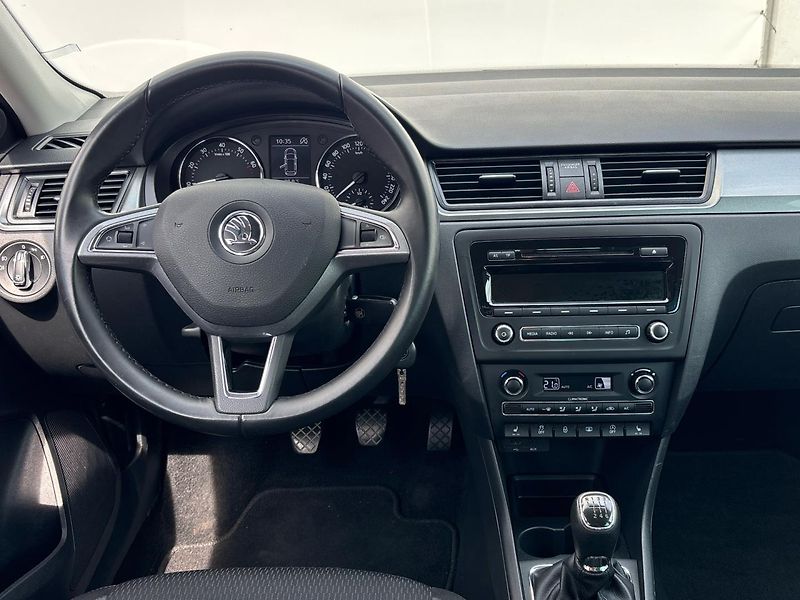 Škoda Rapid ELEGANCE - fotka 18 z 25