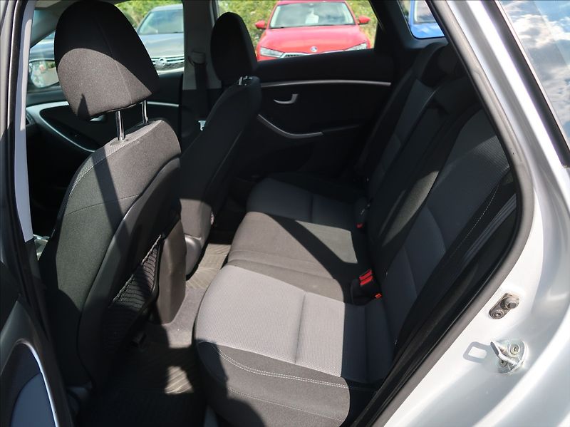 Hyundai i30 1,6 GDi,99kW,NovéČR,Aut.klima - fotka 18 z 23