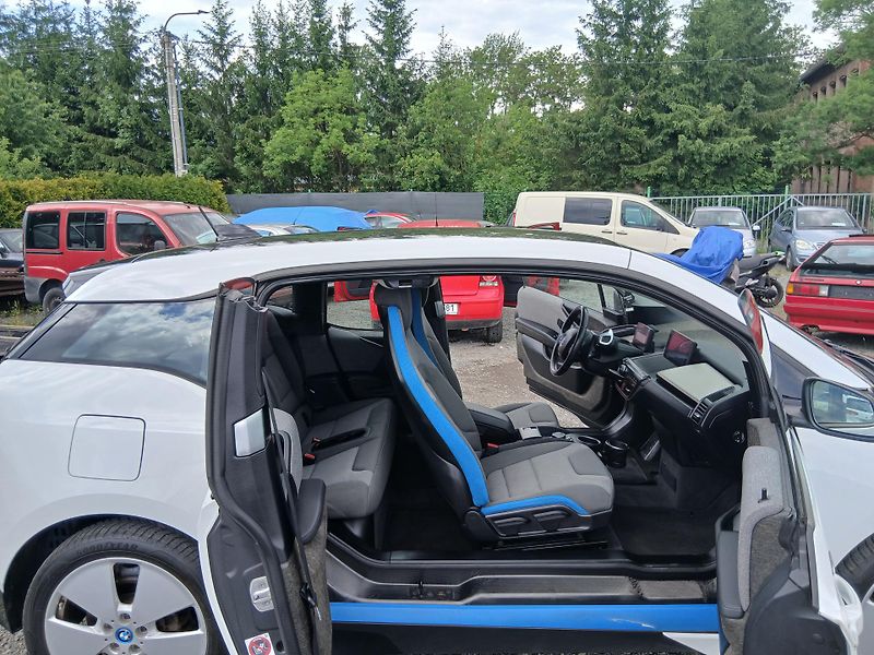 BMW i3 125 kW, 86tis km - fotka 41 z 47