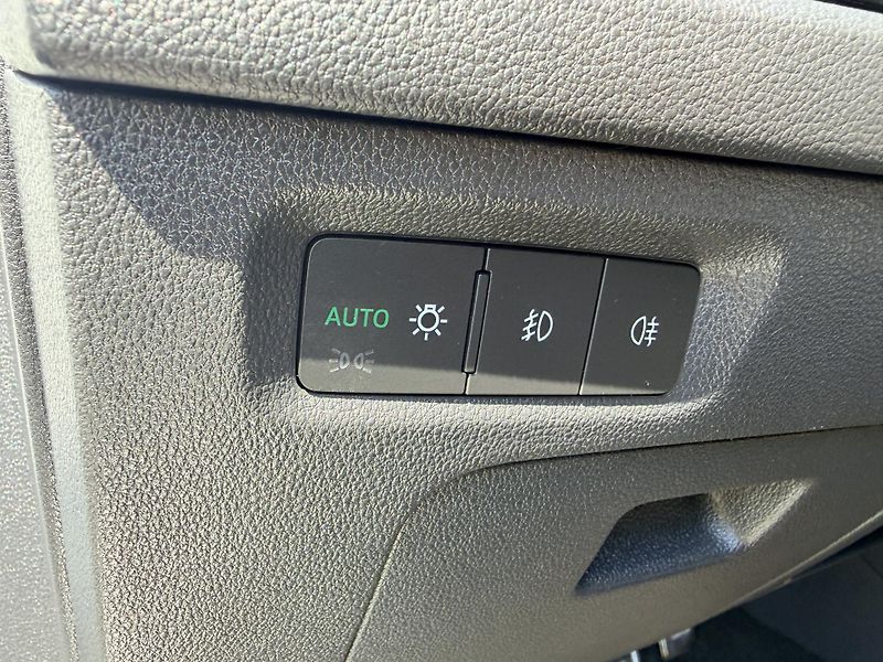 Škoda Octavia SCOUT 2.0 TDI DSG MATRIX - fotka 16 z 56