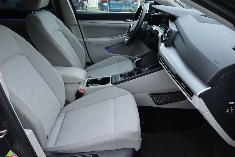 Volkswagen Golf (2020) 1.5 TSI, Navi, Tempomat - fotka 9 z 23