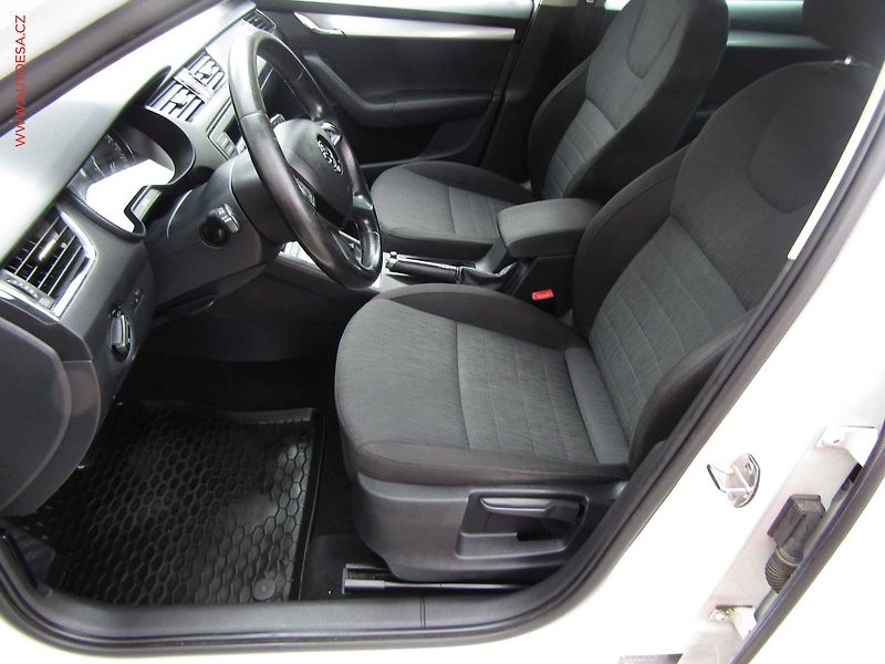 Škoda Octavia (2013) 1.6 TDi, ČR, servis.kniha - fotka 9 z 19