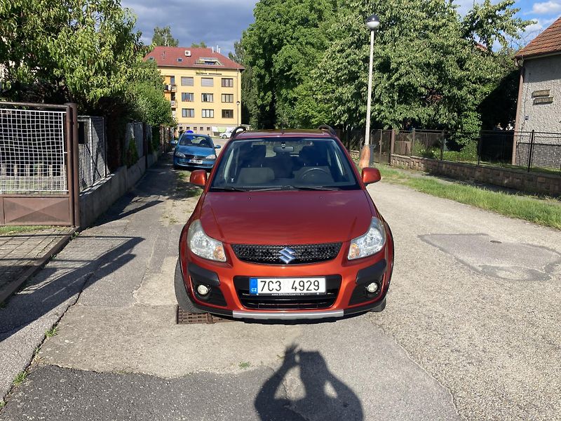 Suzuki SX4 (2010) SUZUKI SX4 1.6i 4x4 88 kw plná - fotka 2 z 18