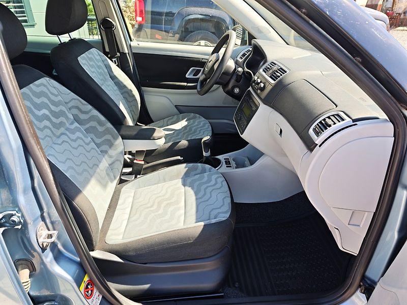 Škoda Fabia (2009) 1,4i 63 KW Top Clever - fotka 16 z 28