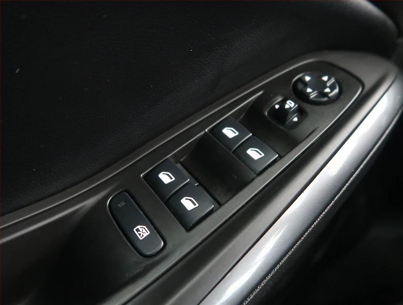 Opel Grandland X (2020) 1.2 Turbo, Automat, Serv.kniha - fotka 16 z 17