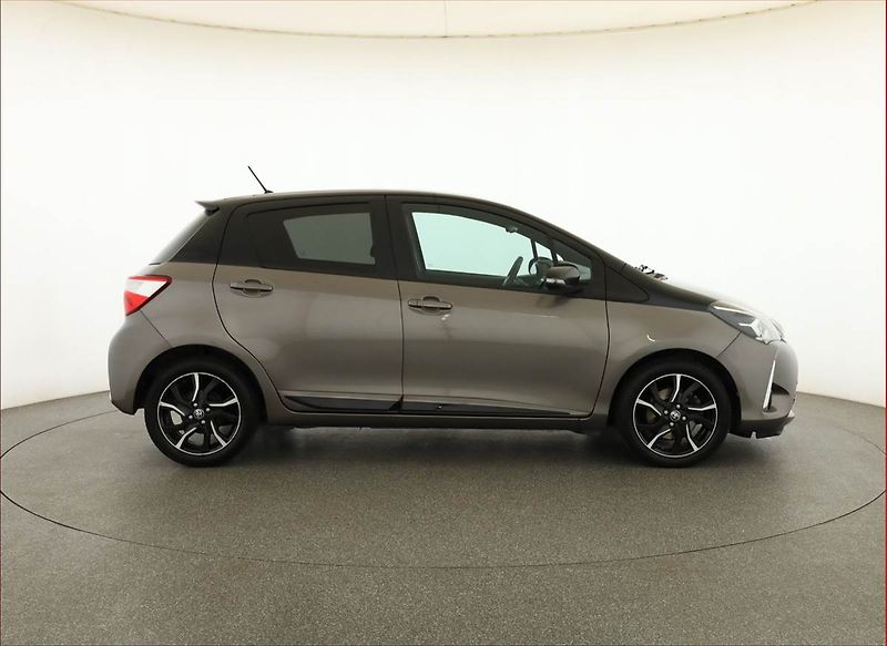 Toyota Yaris (2017) 1.5 Dual VVT-i, Automat, ČR - fotka 6 z 19