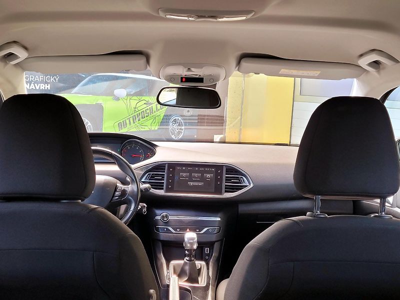 Peugeot 308 96kW,CZ,1maj,SERV.KNIHA       - fotka 15 z 40