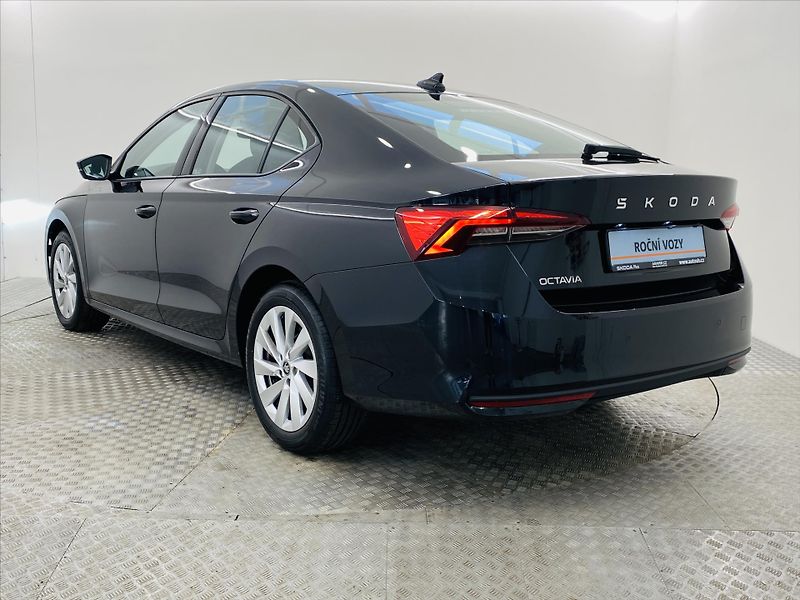 Škoda Octavia 1,5 TSI 110kW Selection - fotka 23 z 25