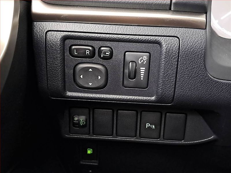 Lexus CT 200h (2016) 200h, Automat, Navi, Tempomat - fotka 20 z 23