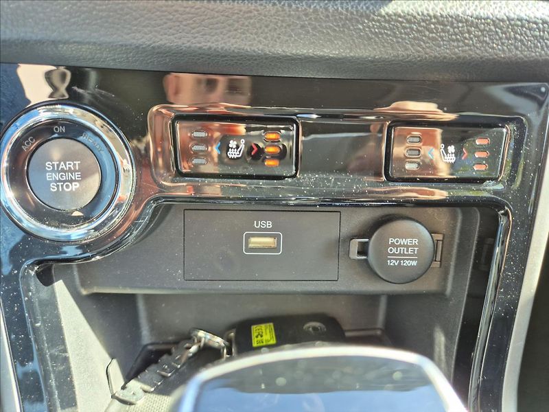SsangYong Korando 1,6 XDi Sapphire 4x4 Aut. LED - fotka 27 z 38
