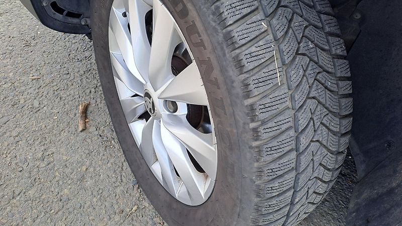 Škoda Karoq 1.6TDi Elegance NAVI - fotka 17 z 29
