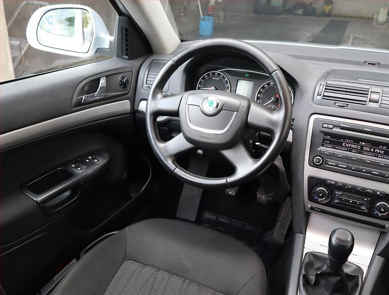 Škoda Octavia (2011) 1.6 TDI, Tempomat - fotka 7 z 14