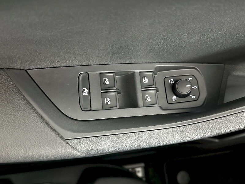 Škoda Karoq (2025) DSG 2.0TDI 110kW 4x4 SportLine - fotka 29 z 35
