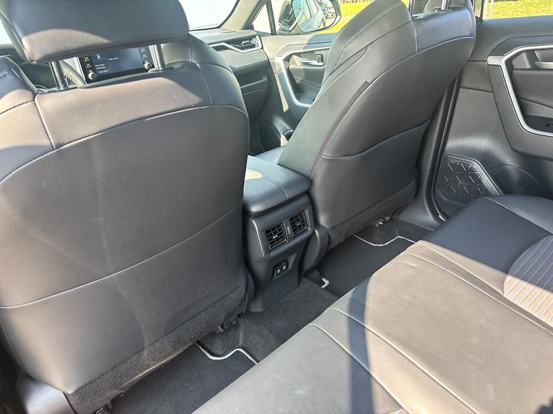 Toyota RAV4 2.5 HSD e-CVT AWD Selection - fotka 24 z 28