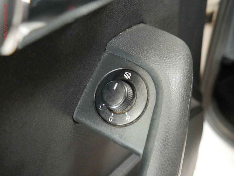 Škoda Octavia (2014) 1.6TDi, ČR, AC, park.asist - fotka 15 z 15