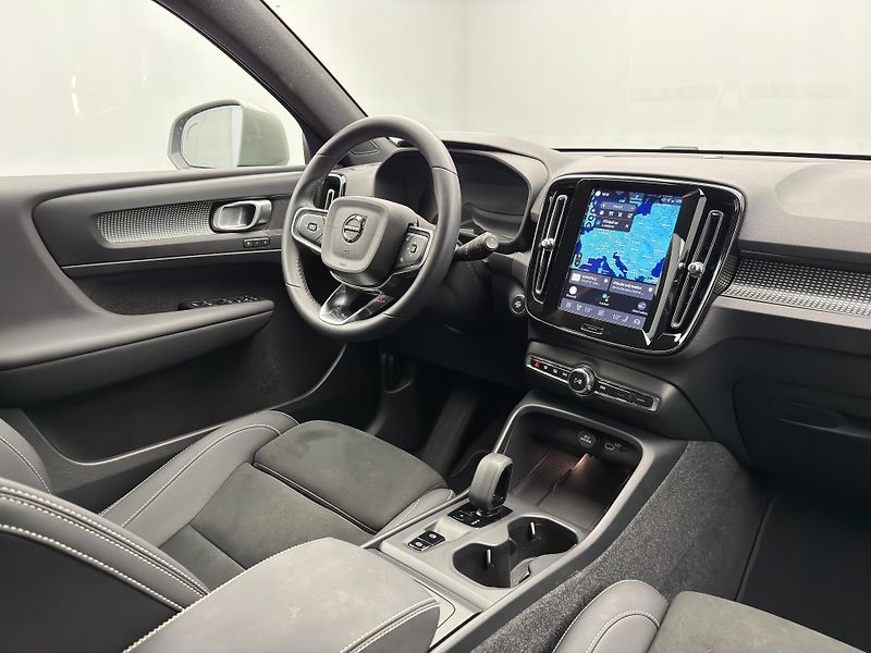 Volvo XC40 B3 CORE AUT  - fotka 24 z 42