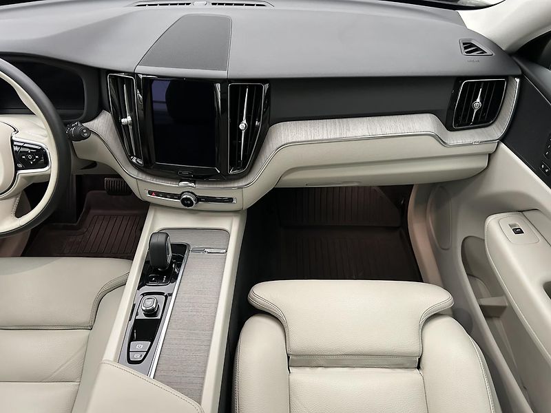 Volvo XC60 2.0 T6 4x4 Recharge PLUS Panor - fotka 18 z 28