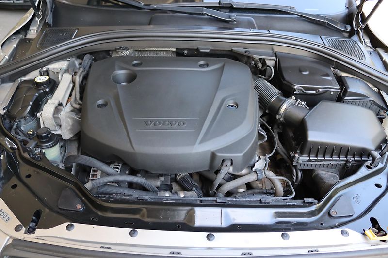 Volvo XC60 D4 2.0 133kW AT DPH - fotka 50 z 50