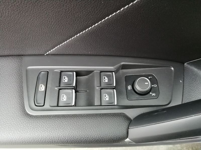 Volkswagen Tiguan Allspace 2,0 TDI DSG 4M R-Line 140kW - fotka 17 z 20