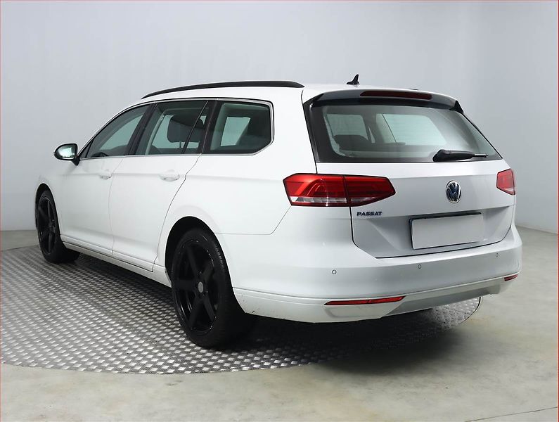 Volkswagen Passat (2018) Comfortline 2.0 TDI, Automat - fotka 4 z 18