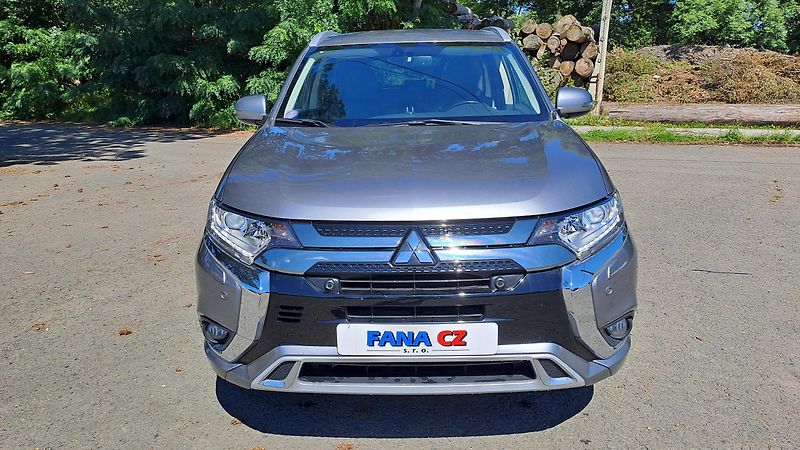 Mitsubishi Outlander 2.4 PHEV 4WD Business - fotka 2 z 28
