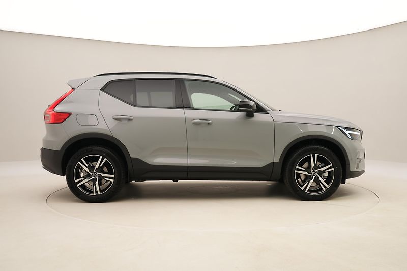 Volvo XC40 (2026) B3 AUT DARK PLUS - fotka 13 z 60