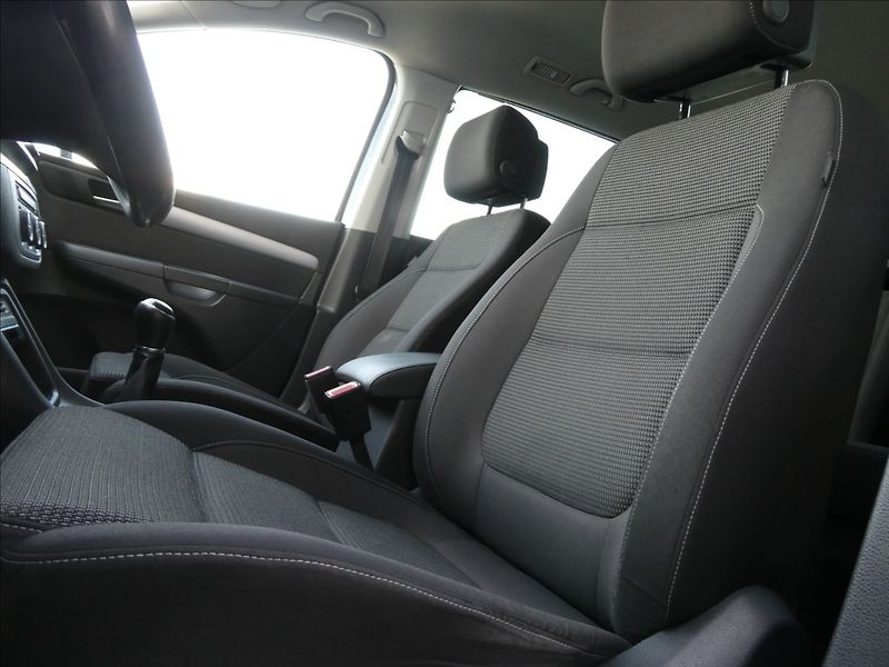 Volkswagen Sharan 2,0 TDi 110kW 7.míst, serviska - fotka 32 z 44