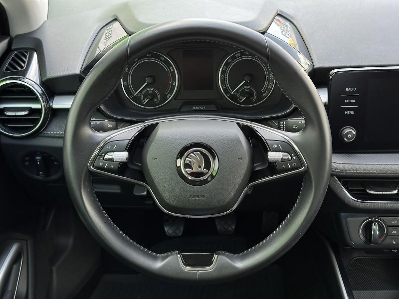 Škoda Fabia 1.0MPi Style 80PS KLIMA Smartl - fotka 17 z 36