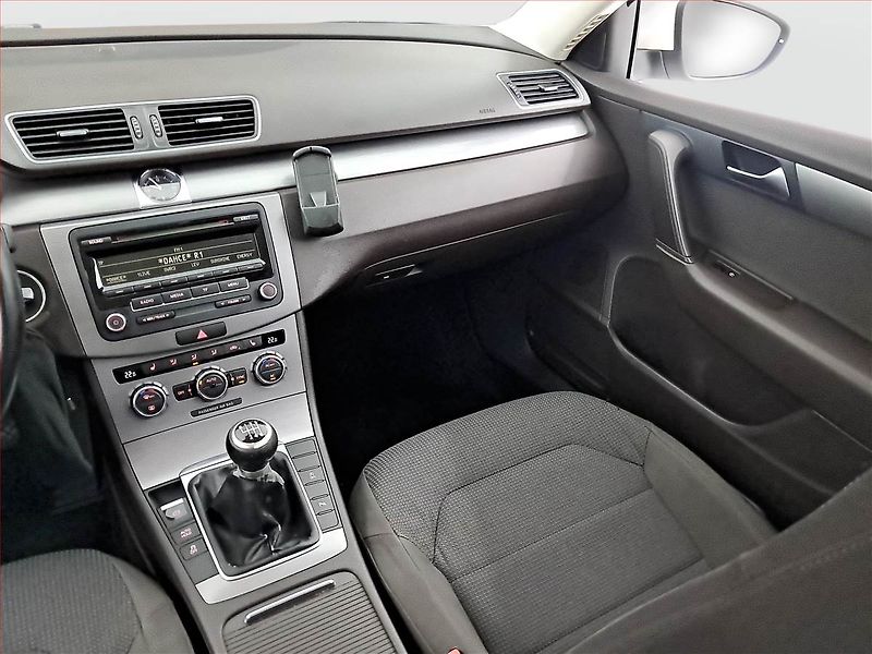 Volkswagen Passat (2012) 2.0 TDI, Park. senzory - fotka 8 z 17