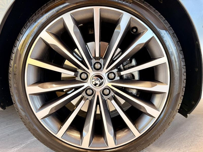 Škoda Superb 2.0 TDi 140 Kw DSG L&K - fotka 37 z 38