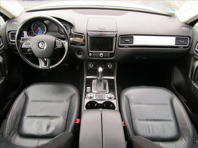 Volkswagen Touareg 3.0TDi V6  R-Line, 4x4, Bi-Xen - fotka 7 z 48