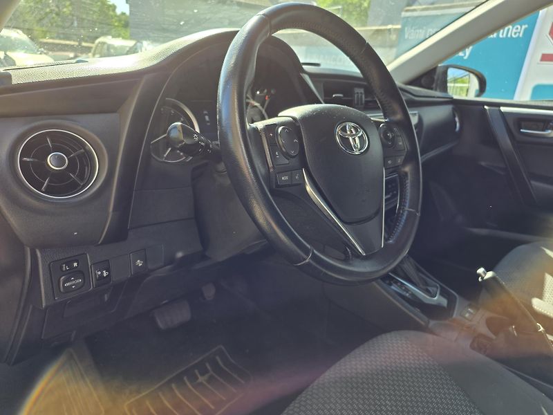 Toyota Corolla 1.6-AUTOMAT-NAVI-KAMERA - fotka 15 z 26