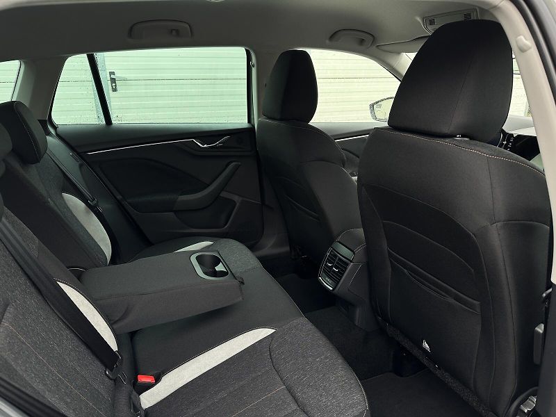 Škoda Scala 1.0TSi 116PS LED V.Cockpit Cli - fotka 31 z 35