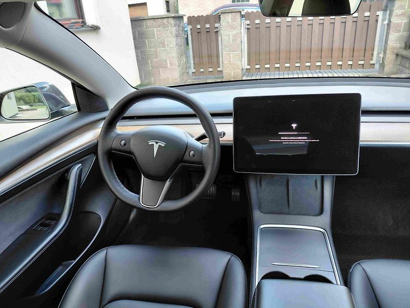 Tesla Model 3 RWD LED ACC 18ALU SOH 91,1% - fotka 12 z 19
