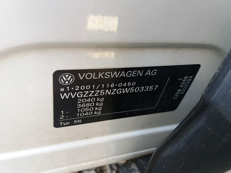 Volkswagen Tiguan 1.4TSi,92kW,SERVISNÍ KNÍŽKA!! - fotka 19 z 20