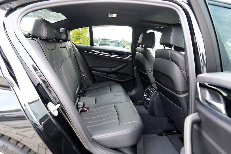 BMW Řada 5 540d xDrive M sport/Lasery - fotka 31 z 50